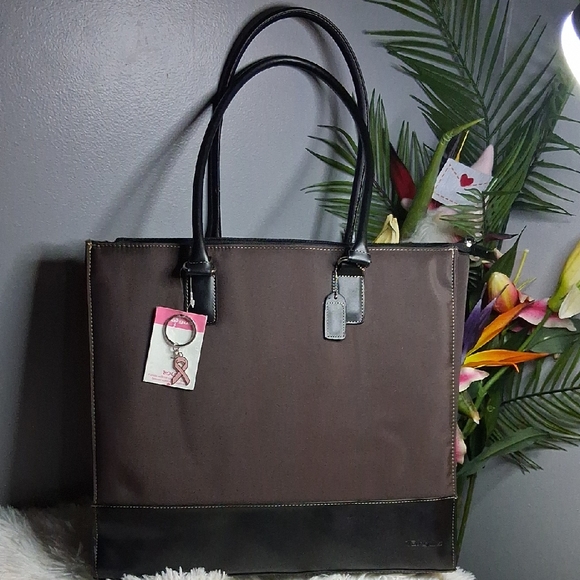 Targus Women Heavy Duty Laptop Carry Bag Brown 15” W Padded Tote Zip Pockets New